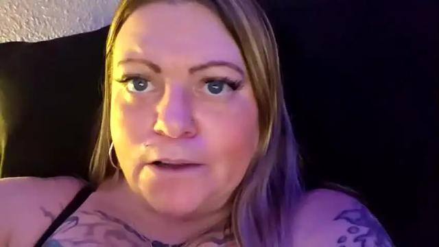 Image 2 of bigblueeyesmomma Stream on Chaturbate on 1 month ago