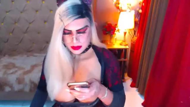 Image 2 of bigbomblhoraine Stream on Chaturbate on 12 months ago