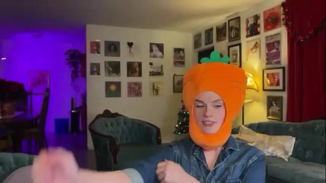 Image 2 of bigredcarrott Stream on Chaturbate on 22 months ago