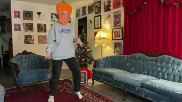 Image 3 of bigredcarrott Stream on Chaturbate on 22 months ago