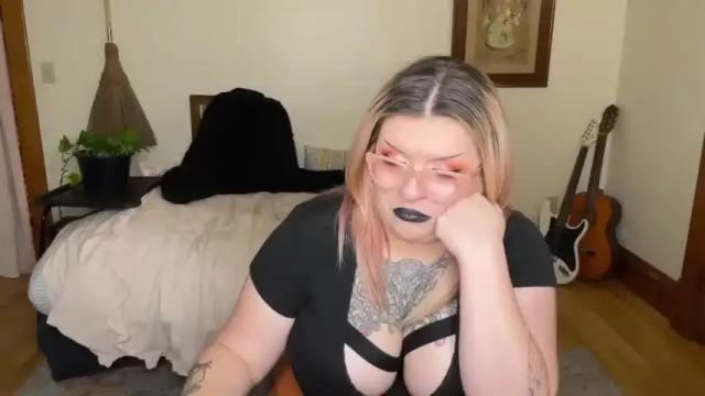 Image 3 of bigtiddygoddess Stream on Chaturbate on 23 months ago