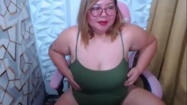 Image 12 of bigtitshotmom Stream on Chaturbate on 11 days ago