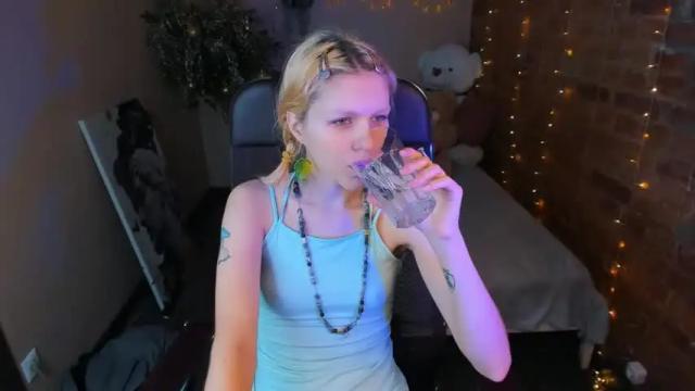 Image 4 of bimboxme Stream on Chaturbate on 17 months ago