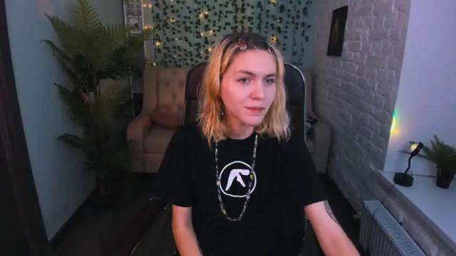 Image 2 of bimboxme Stream on Chaturbate on 15 months ago