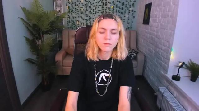 Image 8 of bimboxme Stream on Chaturbate on 15 months ago