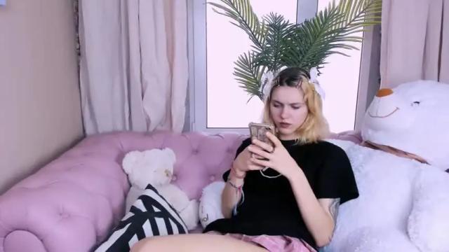 Image 10 of bimboxme Stream on Chaturbate on 15 months ago
