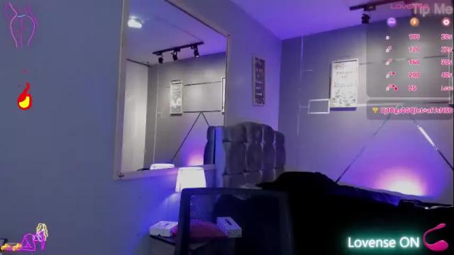 Image 2 of bitch_capelli Stream on Chaturbate on 1 month ago