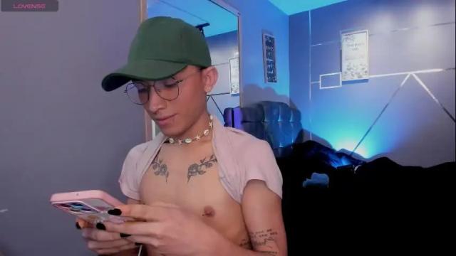 Image 12 of bitch_capelli Stream on Chaturbate on 14 days ago