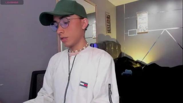 Image 3 of bitch_capelli Stream on Chaturbate on 14 days ago
