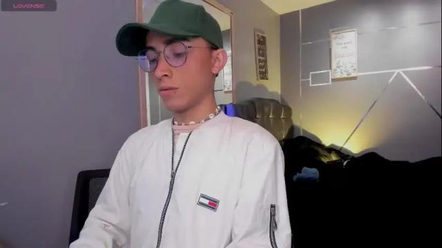 Image 4 of bitch_capelli Stream on Chaturbate on 14 days ago