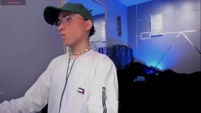 Image 6 of bitch_capelli Stream on Chaturbate on 14 days ago
