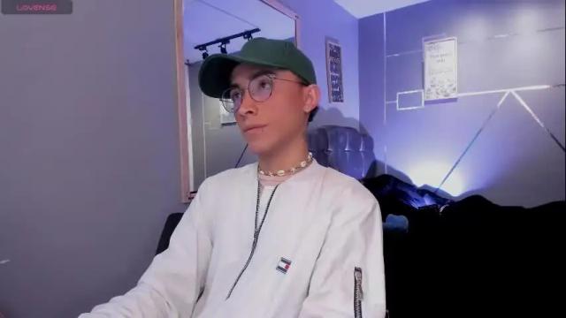 Image 8 of bitch_capelli Stream on Chaturbate on 14 days ago