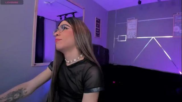 Image 10 of bitch_capelli Stream on Chaturbate on 1 month ago