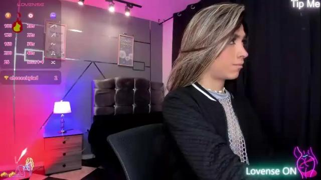 Image 8 of bitch_capelli Stream on Chaturbate on 1 month ago