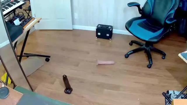 Image 12 of bitchnmona Stream on Chaturbate on 23 months ago