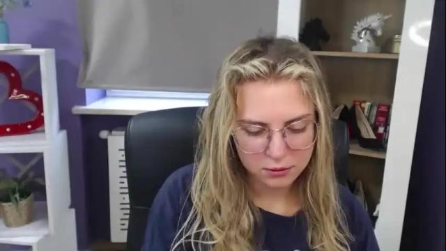 Image 10 of blackrosezoey Stream on Chaturbate on 26 days ago