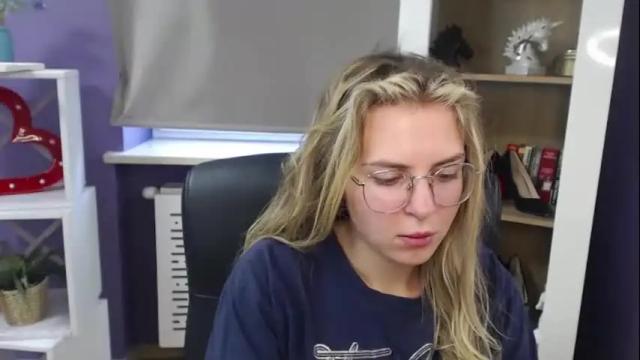 Image 11 of blackrosezoey Stream on Chaturbate on 26 days ago