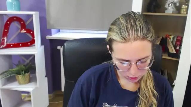 Image 3 of blackrosezoey Stream on Chaturbate on 25 days ago