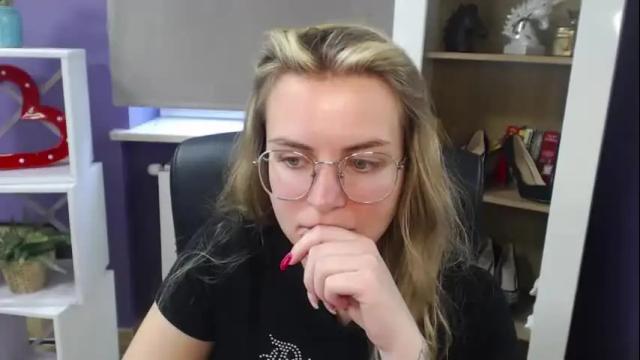 Image 4 of blackrosezoey Stream on Chaturbate on 23 days ago