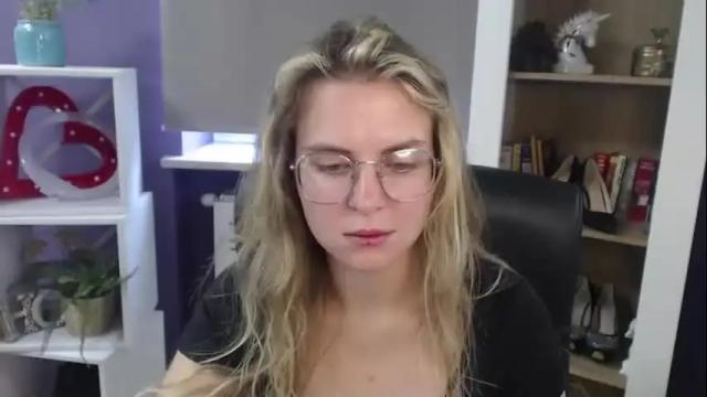 Image 7 of blackrosezoey Stream on Chaturbate on 6 days ago