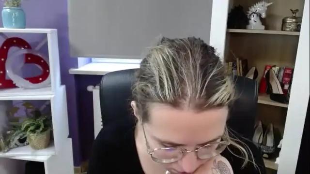 Image 2 of blackrosezoey Stream on Chaturbate on 3 days ago