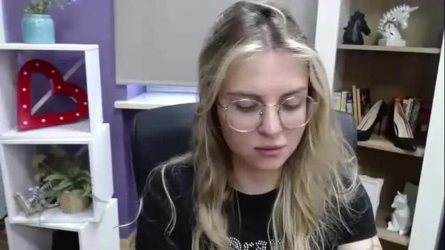 Image 11 of blackrosezoey Stream on Chaturbate on 29 days ago