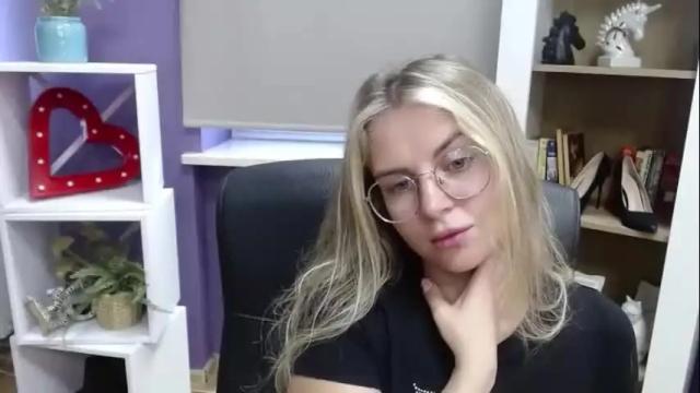 Image 3 of blackrosezoey Stream on Chaturbate on 29 days ago