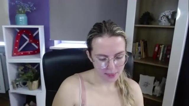Image 3 of blackrosezoey Stream on Chaturbate on 22 days ago