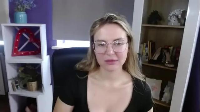 Image 11 of blackrosezoey Stream on Chaturbate on 16 days ago