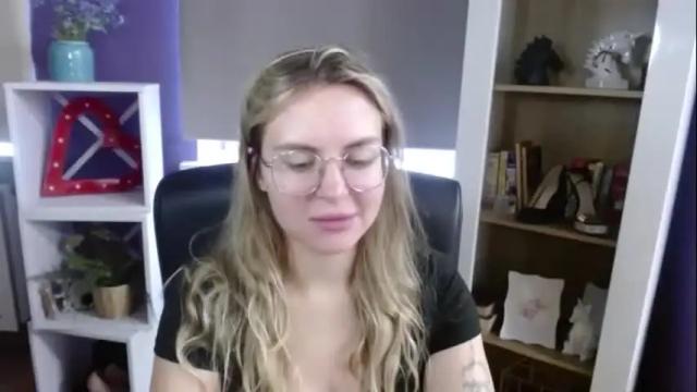 Image 12 of blackrosezoey Stream on Chaturbate on 16 days ago