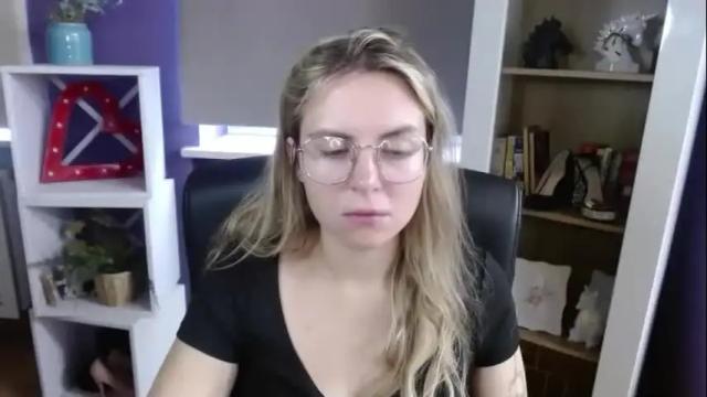 Image 4 of blackrosezoey Stream on Chaturbate on 16 days ago