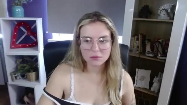 Image 10 of blackrosezoey Stream on Chaturbate on 15 days ago