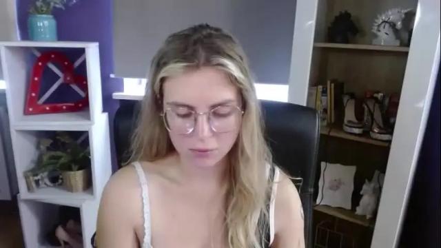 Image 11 of blackrosezoey Stream on Chaturbate on 15 days ago