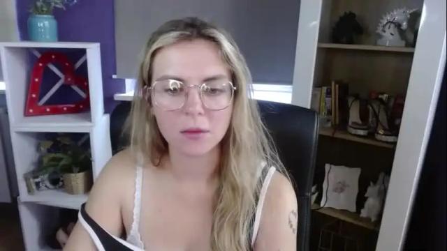 Image 6 of blackrosezoey Stream on Chaturbate on 15 days ago