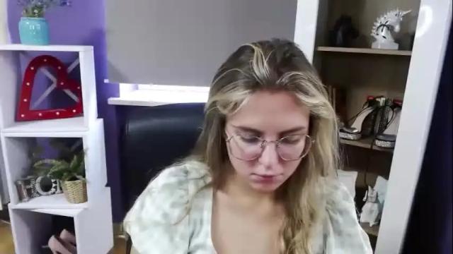 Image 12 of blackrosezoey Stream on Chaturbate on 13 days ago