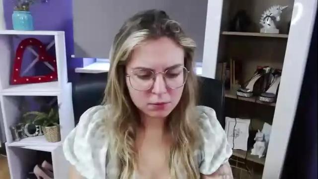Image 2 of blackrosezoey Stream on Chaturbate on 13 days ago