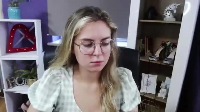 Image 3 of blackrosezoey Stream on Chaturbate on 13 days ago