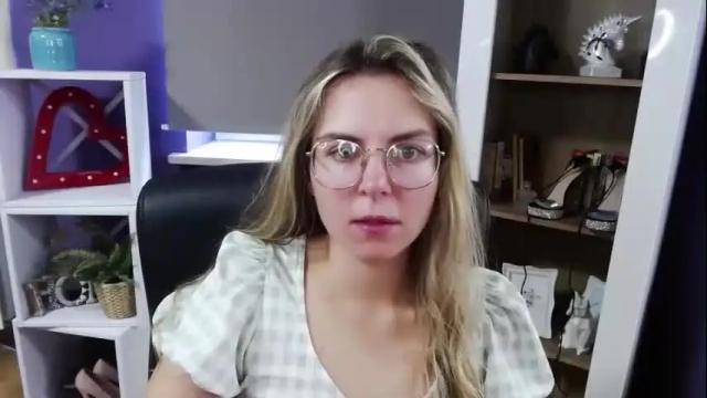 Image 7 of blackrosezoey Stream on Chaturbate on 13 days ago