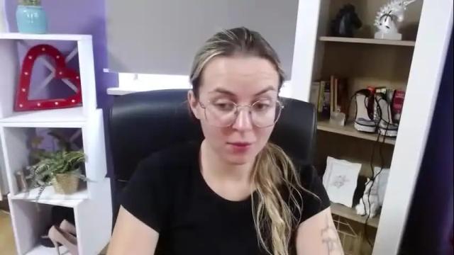 Image 12 of blackrosezoey Stream on Chaturbate on 12 days ago