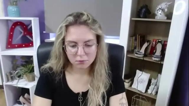 Image 12 of blackrosezoey Stream on Chaturbate on 8 days ago