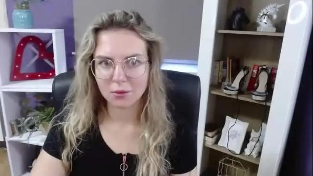 Image 2 of blackrosezoey Stream on Chaturbate on 8 days ago