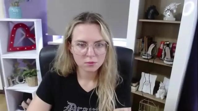 Image 2 of blackrosezoey Stream on Chaturbate on 7 days ago
