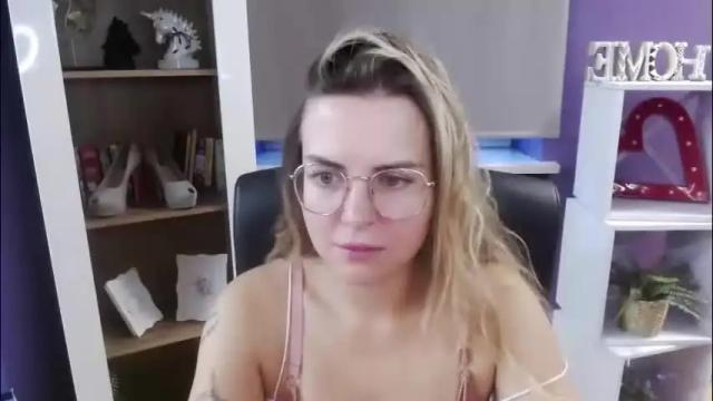 Image 2 of blackrosezoey Stream on Chaturbate on 2 months ago