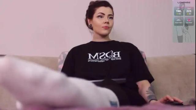 Image 3 of blake_luna Stream on Chaturbate on 2 months ago