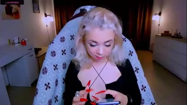 Image 4 of blinkofeyess Stream on Chaturbate on 2 months ago