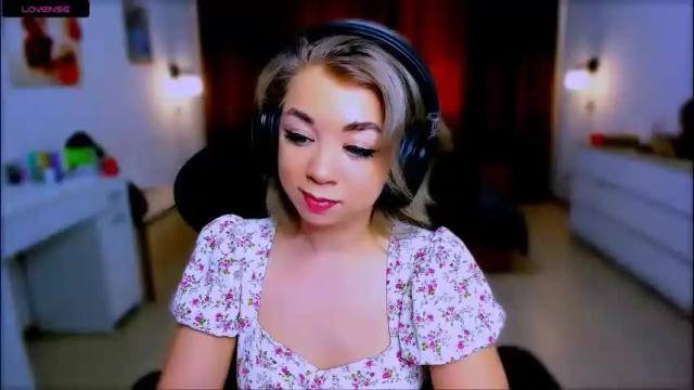 Image 3 of blinkofeyess Stream on Chaturbate on 1 month ago