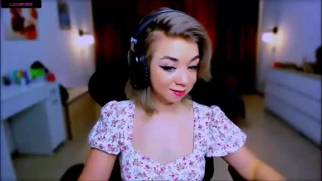 Image 8 of blinkofeyess Stream on Chaturbate on 1 month ago