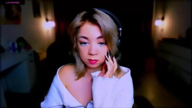 Image 4 of blinkofeyess Stream on Chaturbate on 1 month ago