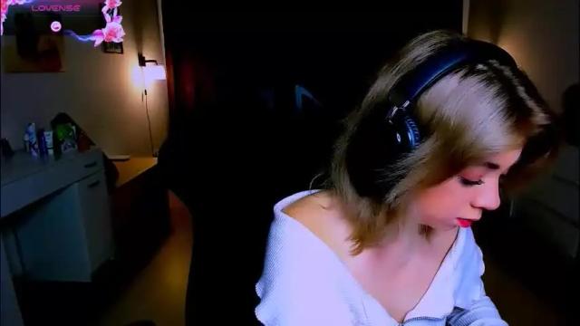 Image 8 of blinkofeyess Stream on Chaturbate on 1 month ago