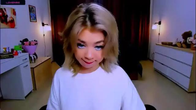 Image 12 of blinkofeyess Stream on Chaturbate on 26 days ago